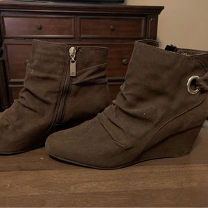 Brown suede London Fog boots